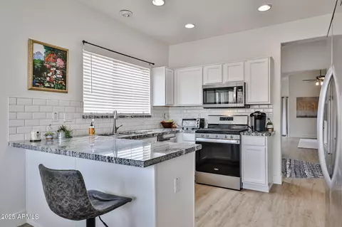 Kitchen - 3925 W Hackamore Dr, Phoenix, AZ 85083 photo 3 of 4