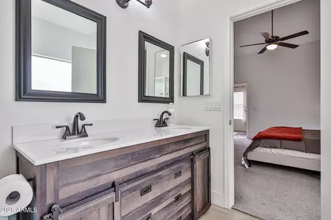 Bath - 3925 W Hackamore Dr, Phoenix, AZ 85083 photo 2 of 4