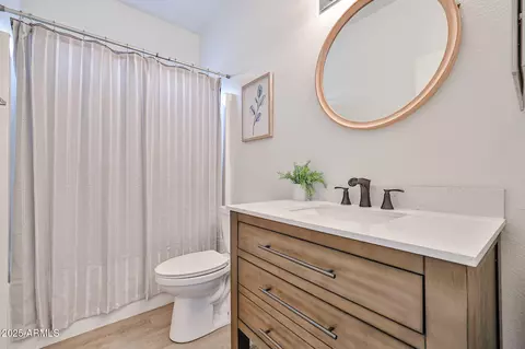 Bath - 3925 W Hackamore Dr, Phoenix, AZ 85083 photo 4 of 4