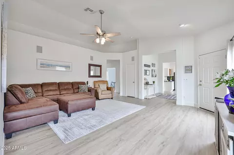 3925 W Hackamore Dr, Phoenix, AZ 85083