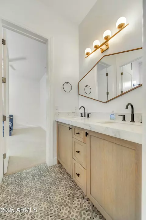Bath - 3120 E Waterman Ct, Gilbert, AZ 85297 photo 8 of 11
