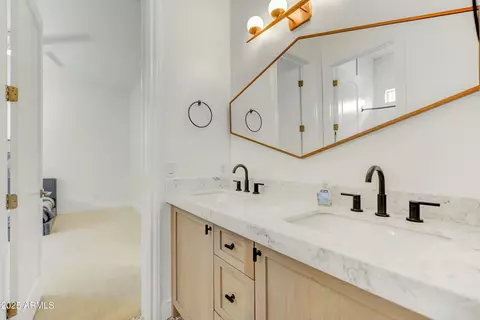 Bath - 3120 E Waterman Ct, Gilbert, AZ 85297 photo 9 of 11
