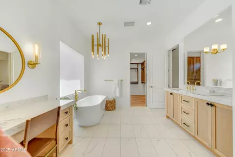 Bath - 3120 E Waterman Ct, Gilbert, AZ 85297 photo 6 of 11