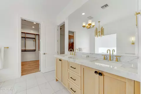 Bath - 3120 E Waterman Ct, Gilbert, AZ 85297 photo 7 of 11