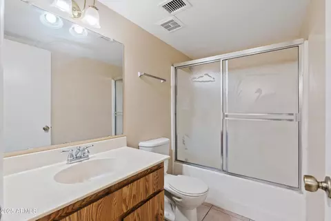 Bath - 3129 W Mohawk Ln, Phoenix, AZ 85027 photo 2 of 3