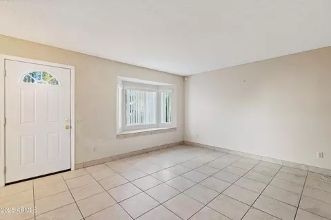 Living - 3129 W Mohawk Ln, Phoenix, AZ 85027 photo 1 of 2