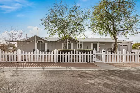 516 N Pinyon Dr, Apache Junction, AZ 85120