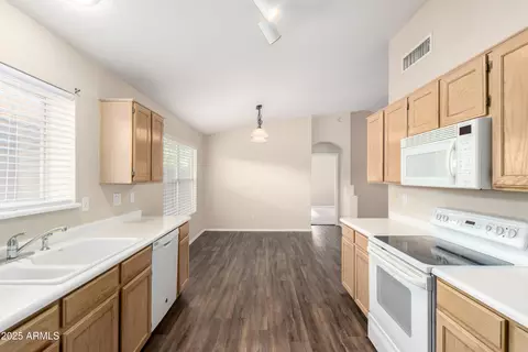3881 E Douglas Loop, Gilbert, AZ 85234 photo 4