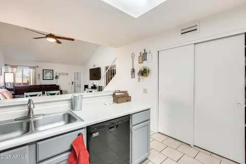 Kitchen - 4343 E Contessa St, Mesa, AZ 85205 photo 4 of 4