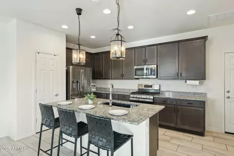3811 S 58th Ln, Phoenix, AZ 85043 photo 4