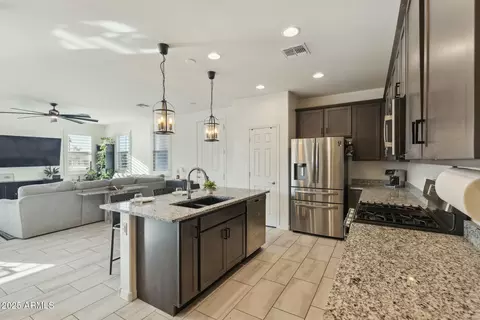 3811 S 58th Ln, Phoenix, AZ 85043 photo 5