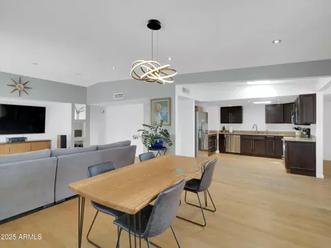 3707 E Laurel Ln, Phoenix, AZ 85028 photo 11