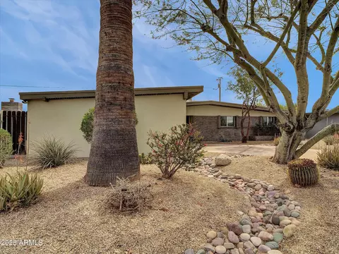 3707 E Laurel Ln, Phoenix, AZ 85028 photo 3