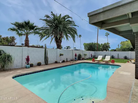 3707 E Laurel Ln, Phoenix, AZ 85028 photo 12