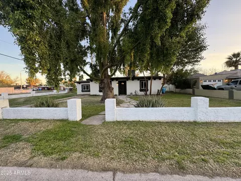 2301 W Montebello Ave, Phoenix, AZ 85015