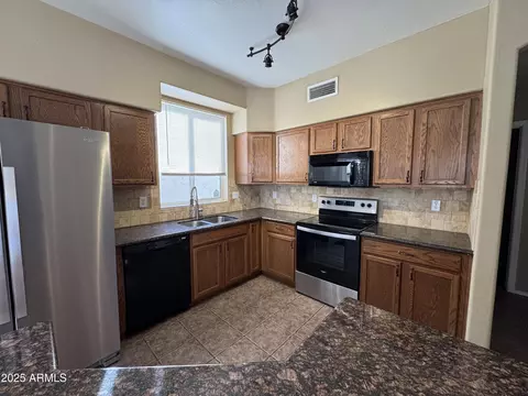 3232 E Kerry Ln, Phoenix, AZ 85050 photo 2