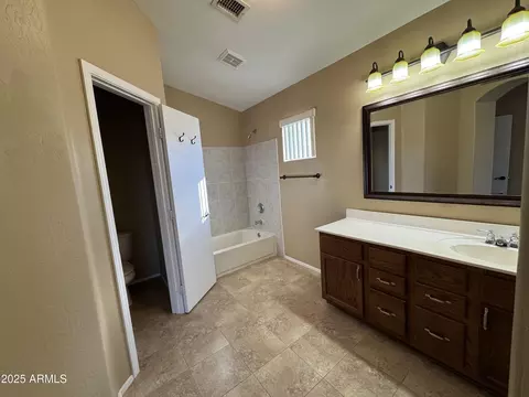3232 E Kerry Ln, Phoenix, AZ 85050 photo 8
