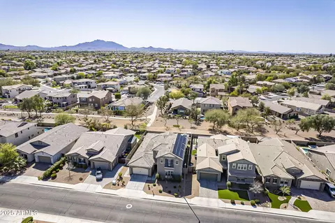 View/Area - 1095 E Knightsbridge Way, Gilbert, AZ 85297 photo 3 of 5