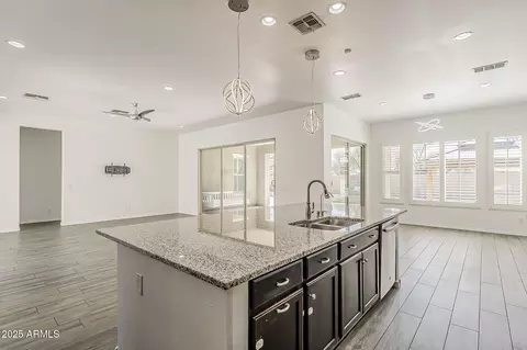 Kitchen - 1095 E Knightsbridge Way, Gilbert, AZ 85297 photo 6 of 7