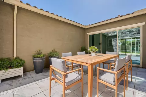 Exterior - 1095 E Knightsbridge Way, Gilbert, AZ 85297 photo 2 of 18