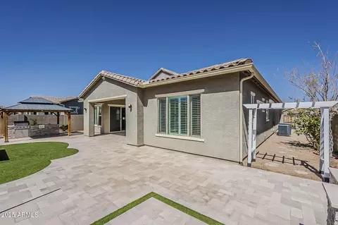 Exterior - 1095 E Knightsbridge Way, Gilbert, AZ 85297 photo 4 of 18
