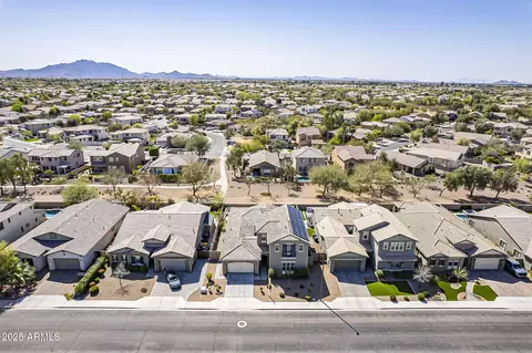 View/Area - 1095 E Knightsbridge Way, Gilbert, AZ 85297 photo 4 of 5