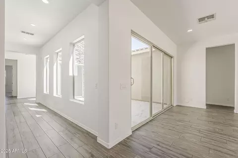 Entry Way - 1095 E Knightsbridge Way, Gilbert, AZ 85297 photo 4 of 6
