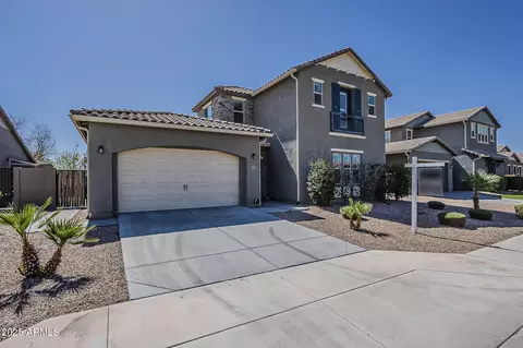 Exterior - 1095 E Knightsbridge Way, Gilbert, AZ 85297 photo 7 of 18