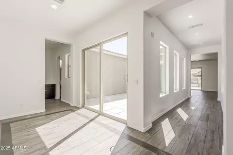 Entry Way - 1095 E Knightsbridge Way, Gilbert, AZ 85297 photo 3 of 6