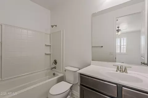 Bath - 1095 E Knightsbridge Way, Gilbert, AZ 85297 photo 7 of 8