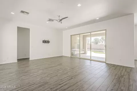 Living - 1095 E Knightsbridge Way, Gilbert, AZ 85297 photo 6 of 8