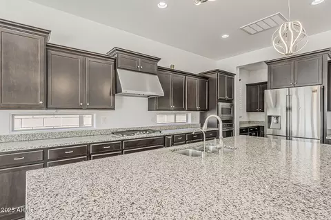 Kitchen - 1095 E Knightsbridge Way, Gilbert, AZ 85297 photo 7 of 7