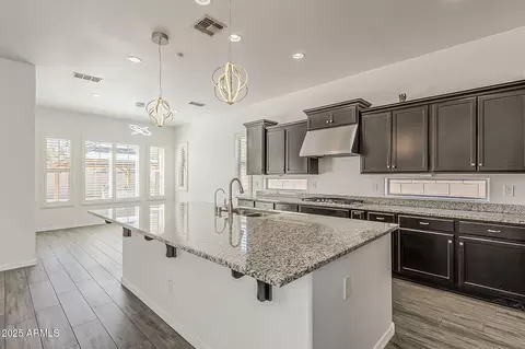 Kitchen - 1095 E Knightsbridge Way, Gilbert, AZ 85297 photo 5 of 7