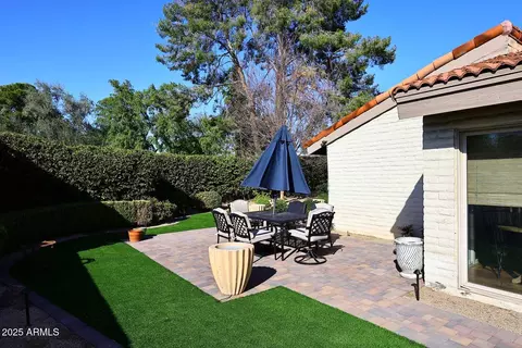 Exterior - 25 E San Miguel Ave E, Phoenix, AZ 85012 photo 8 of 13