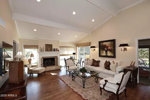 Living - 25 E San Miguel Ave E, Phoenix, AZ 85012 photo 1 of 5