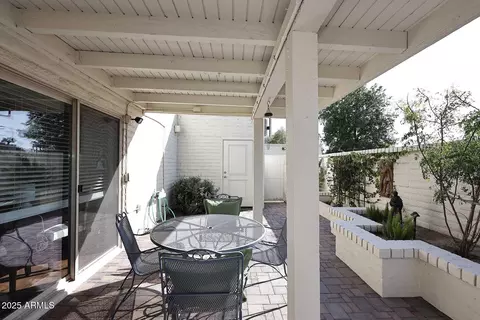 Exterior - 25 E San Miguel Ave E, Phoenix, AZ 85012 photo 4 of 13