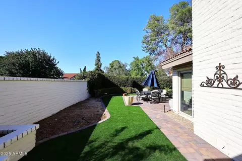 Exterior - 25 E San Miguel Ave E, Phoenix, AZ 85012 photo 7 of 13
