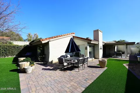 Exterior - 25 E San Miguel Ave E, Phoenix, AZ 85012 photo 10 of 13