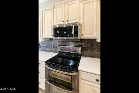 Kitchen - 4214 E Donato Dr, Gilbert, AZ 85298 photo 3 of 5