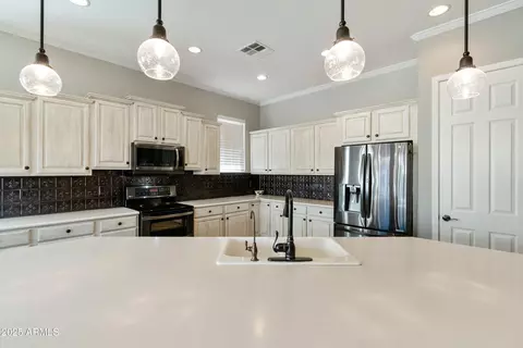 Kitchen - 4214 E Donato Dr, Gilbert, AZ 85298 photo 2 of 5
