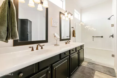 Bath - 4214 E Donato Dr, Gilbert, AZ 85298 photo 1 of 3