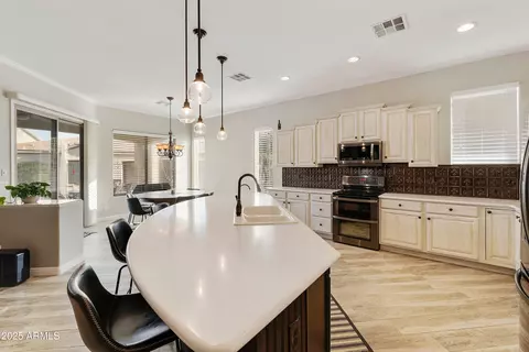 Kitchen - 4214 E Donato Dr, Gilbert, AZ 85298 photo 4 of 5