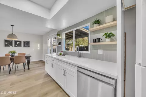 Kitchen - 2604 W Wolf St, Phoenix, AZ 85017 photo 3 of 4