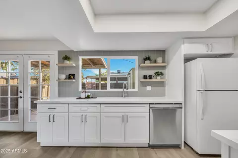 Kitchen - 2604 W Wolf St, Phoenix, AZ 85017 photo 4 of 4