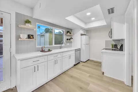 Kitchen - 2604 W Wolf St, Phoenix, AZ 85017 photo 1 of 4