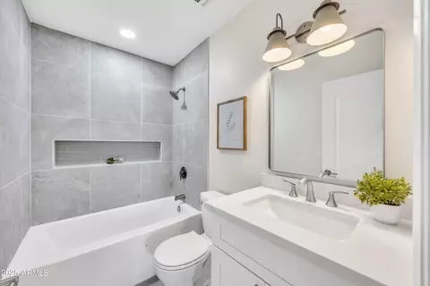 Bath - 2604 W Wolf St, Phoenix, AZ 85017 photo 2 of 2