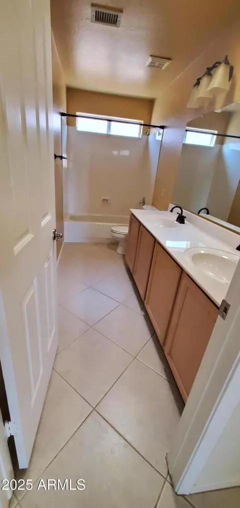 Bath - 6005 E Selkirk Cir, Mesa, AZ 85215 photo 2 of 2