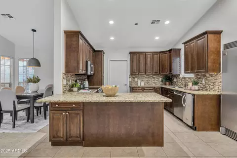 446 W Sereno Dr, Gilbert, AZ 85233 photo 9