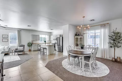 7015 S Stadium Ct, Gilbert, AZ 85298 photo 3