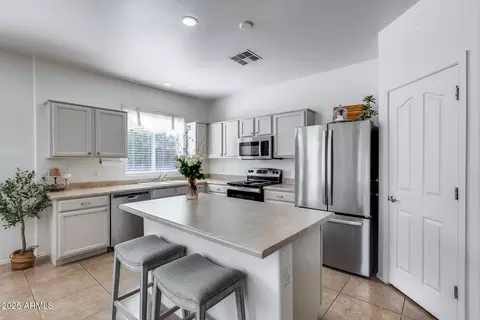 7015 S Stadium Ct, Gilbert, AZ 85298 photo 4